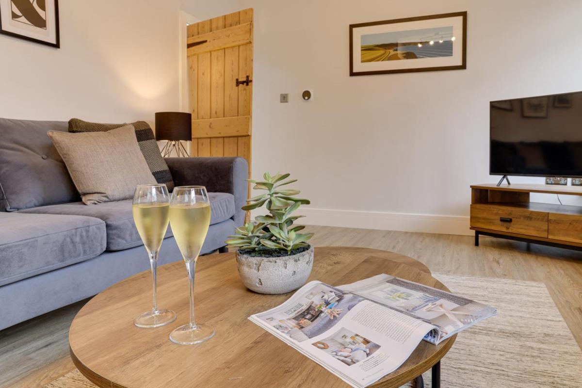 Beam End Snainton - Modern 2-Bedroom Stone Cottage מראה חיצוני תמונה